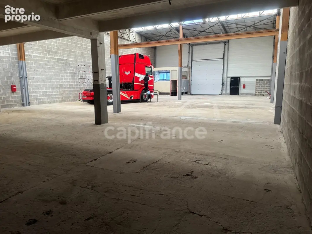Local d'activite 577 m² – caen nord  – frais de notaire réduits - réhabilitation premium - photo 3
