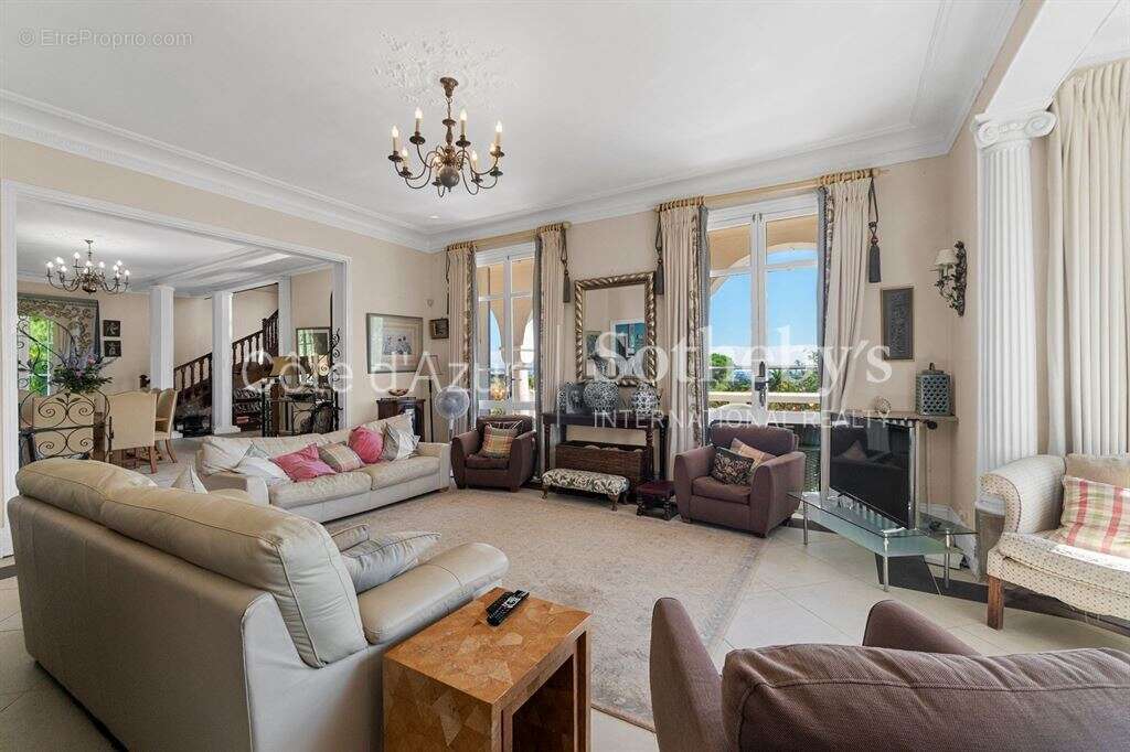 Mandelieu-la-Napoule propriété Belle Époque avec piscine et maison d’invités proche Cannes - photo 5