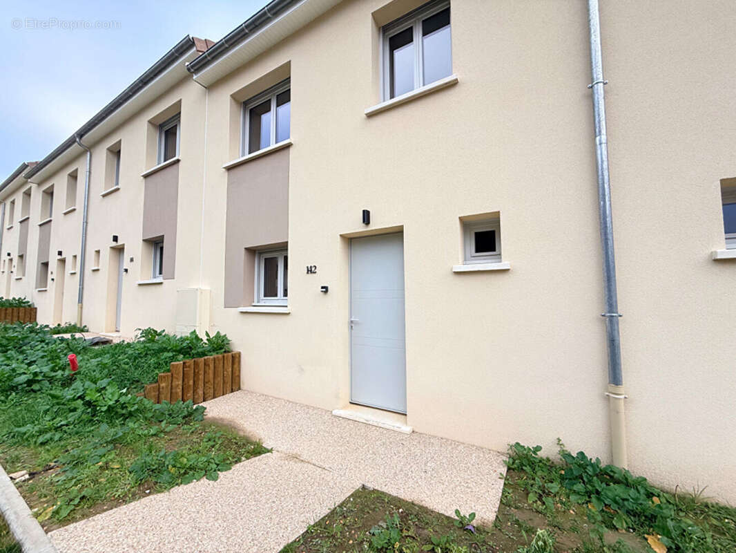 Maison à OINVILLE-SUR-MONTCIENT