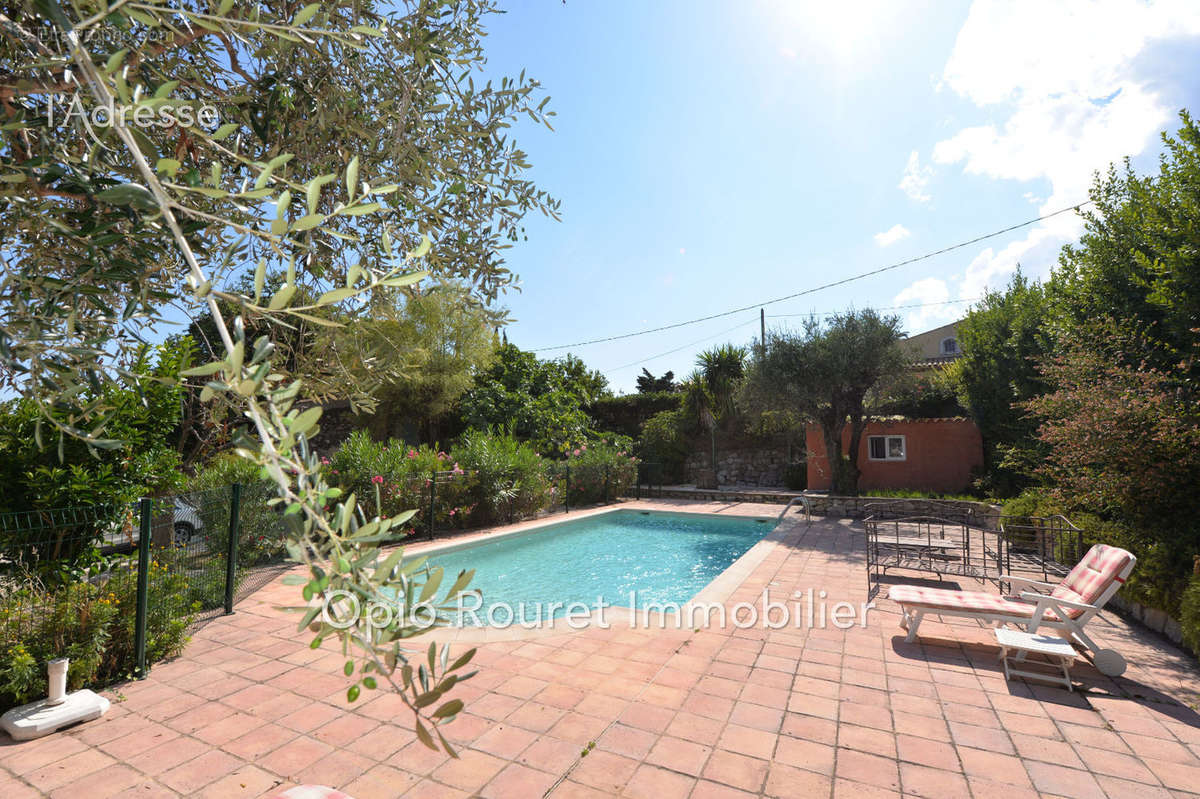 Maison à CHATEAUNEUF-GRASSE