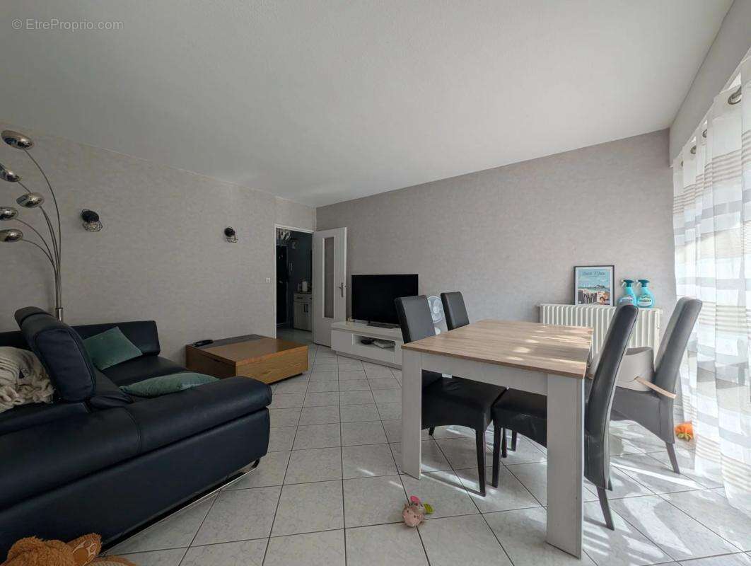 Appartement à LES CLAYES-SOUS-BOIS