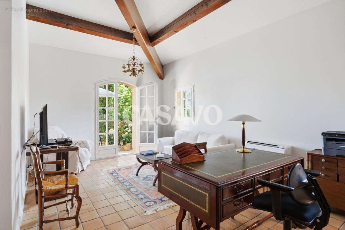 Vente Villa 8 pièces de 272m² - 13100 Saint-Marc-Jaumegarde - photo 24