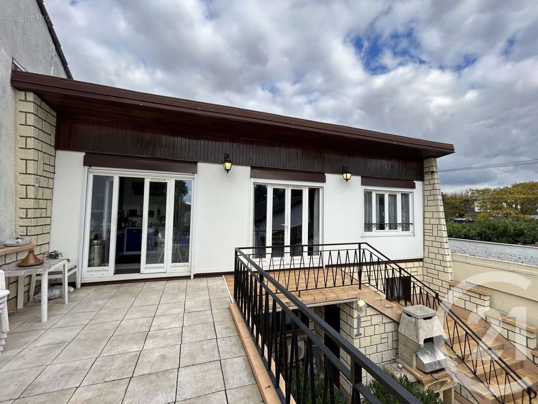 Maison à SAINT-MAUR-DES-FOSSES