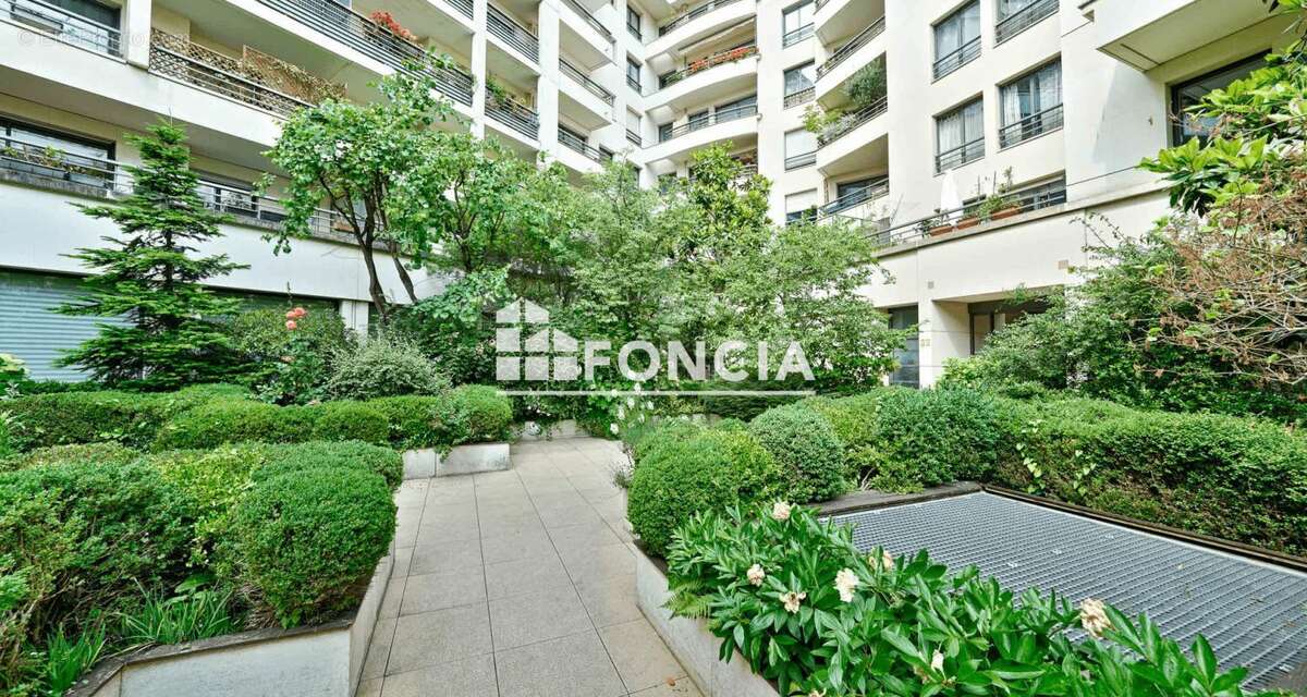 Appartement à ISSY-LES-MOULINEAUX