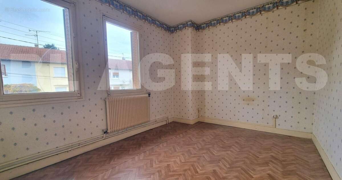 5a0a029c-0cce-480d-87f1-0065558fa9e8 - Maison à SEDAN