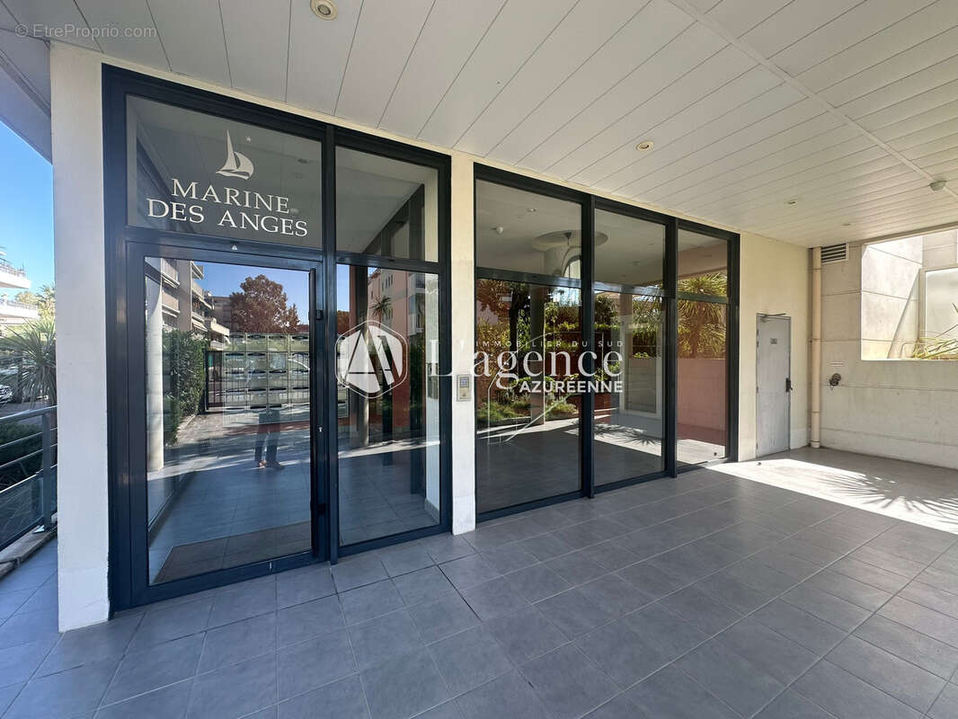 Appartement à SAINT-LAURENT-DU-VAR