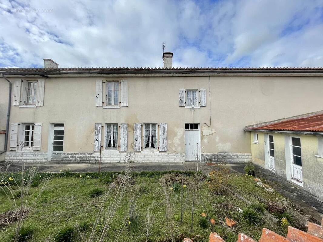 Maison à ANGEDUC