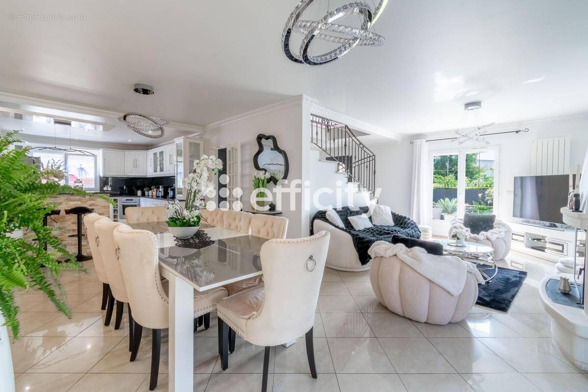 Maison à VIGNEUX-SUR-SEINE