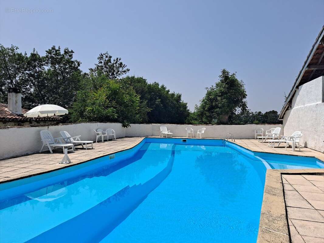 Maison à VIC-FEZENSAC