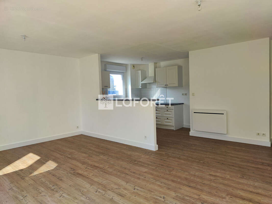 Guingamp centre, appartement rénové . - photo 3