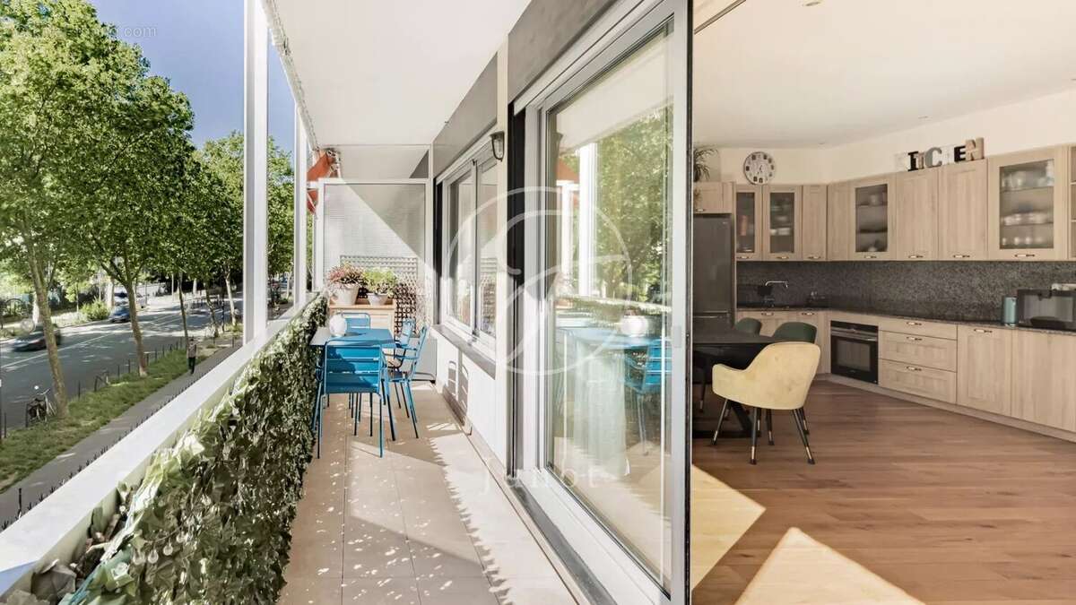 Appartement à PARIS-16E