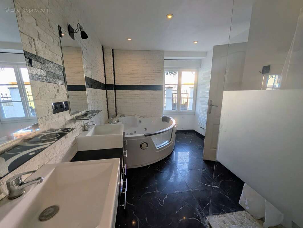 Maison à LE CHATELET-EN-BRIE