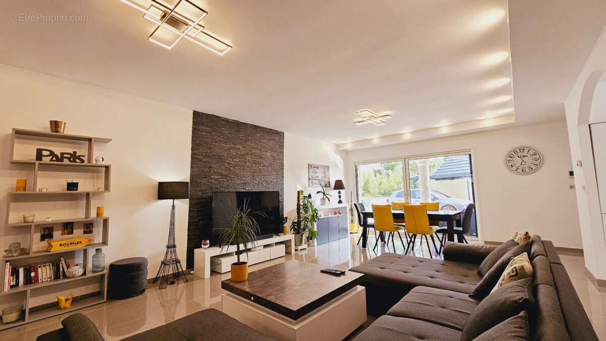 Maison à SAINT-DOULCHARD