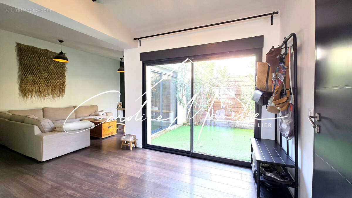 Maison mitoyenne T4/5 de 125m² - terrasse, piscine et jardin - photo 13