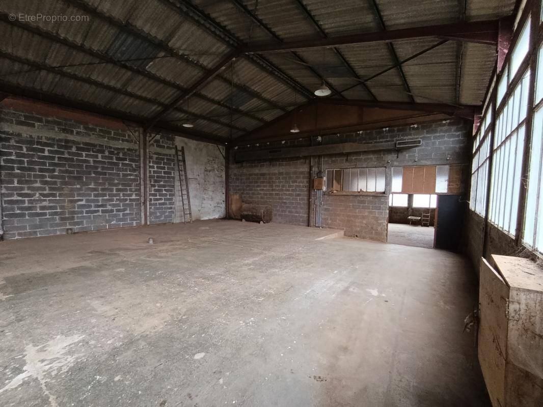 Commerce à MAINVILLIERS