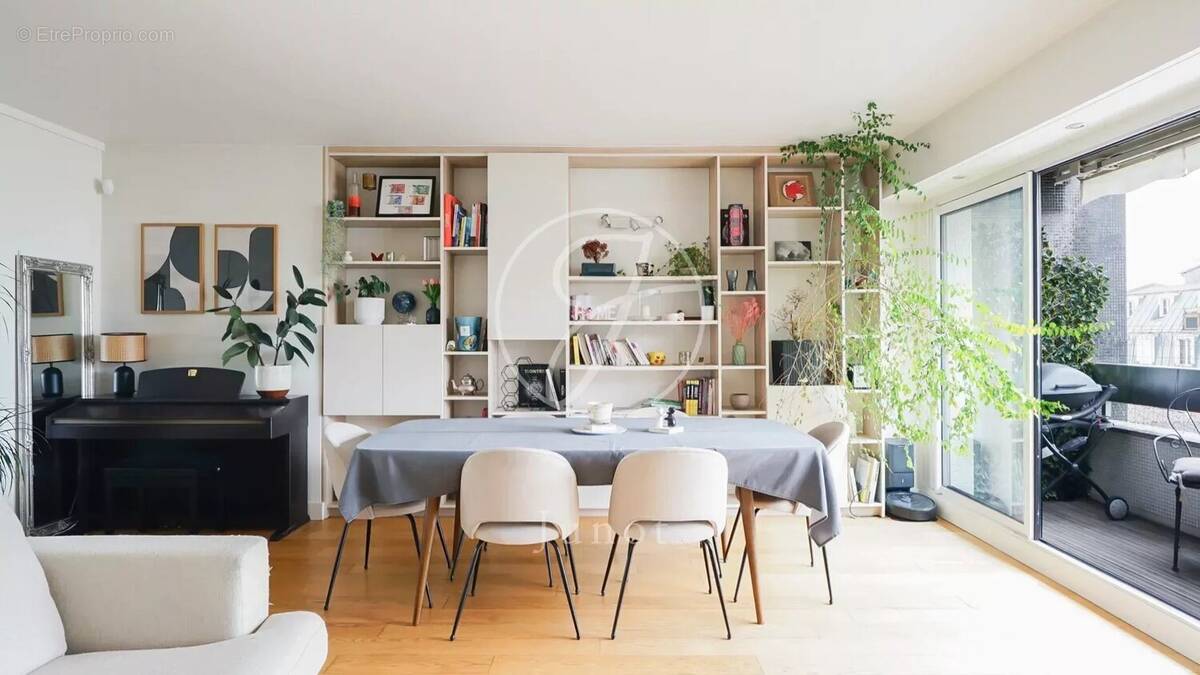 Appartement à PARIS-16E