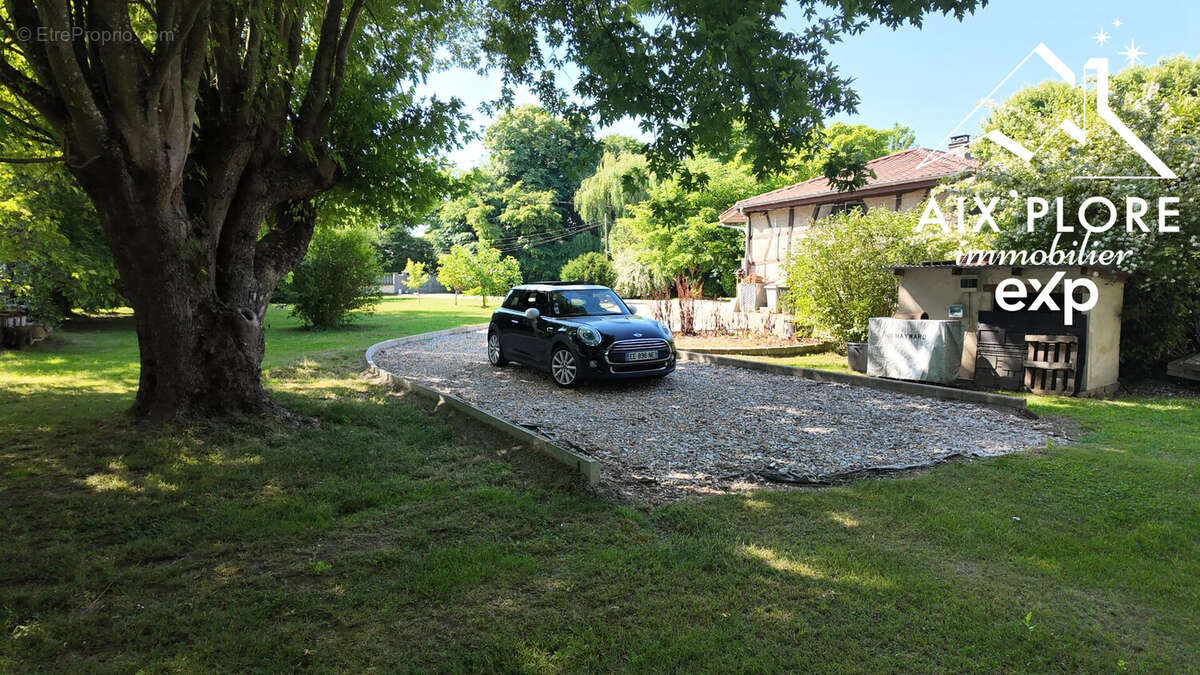 Maison 203 m² à Attignat  - photo 2