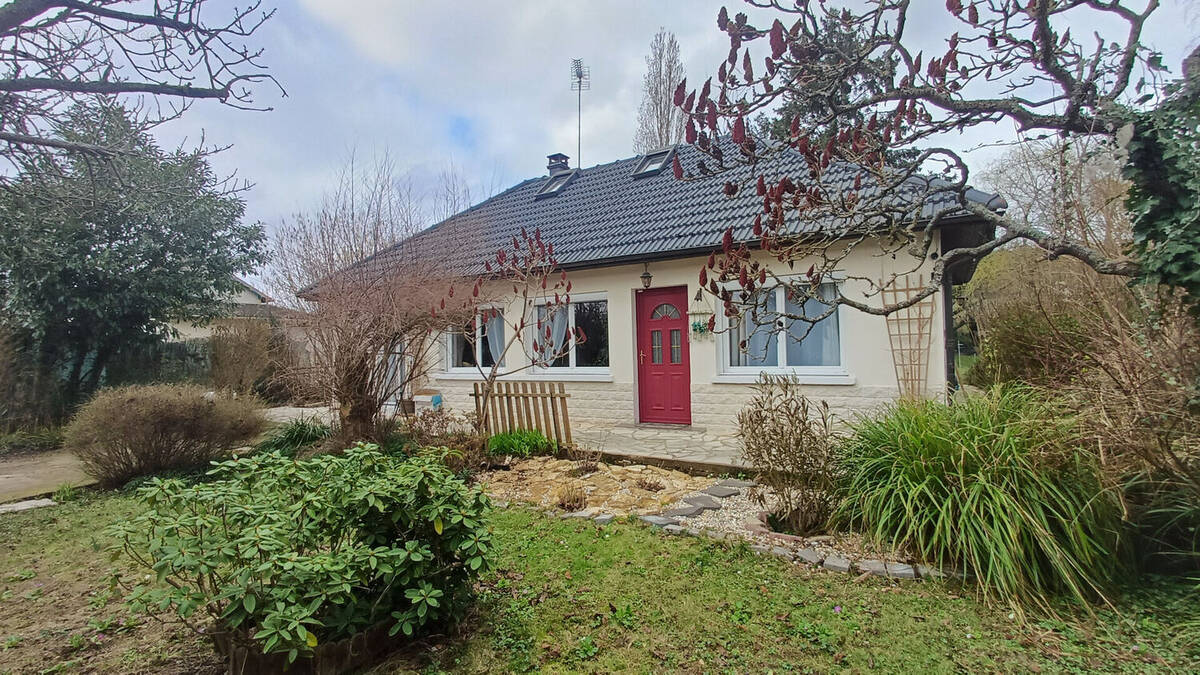 Maison à BRAY-ET-LU