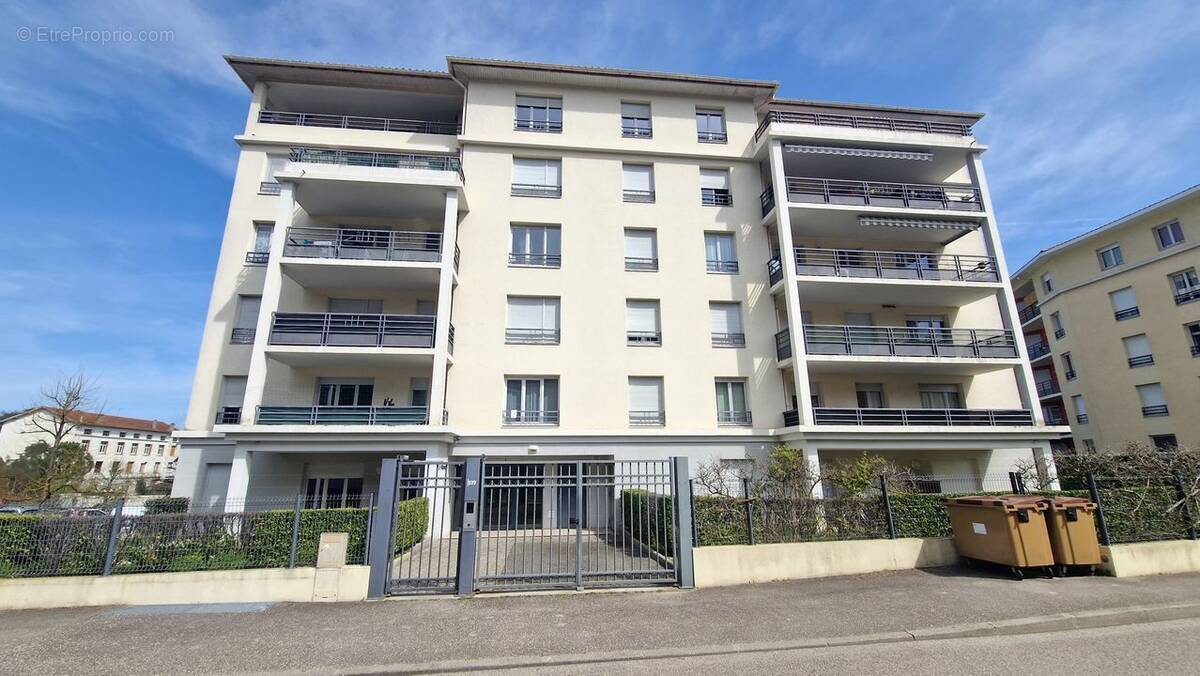 Parking à BOURGOIN-JALLIEU