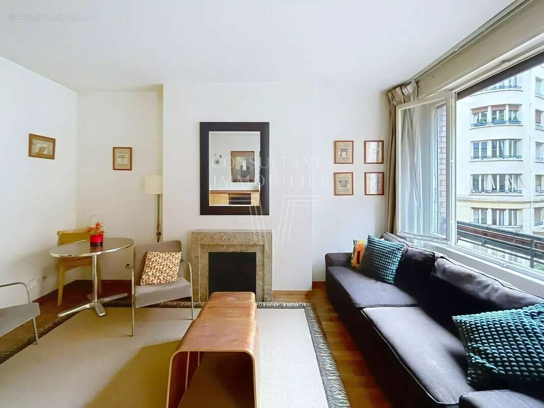 Appartement à PARIS-16E