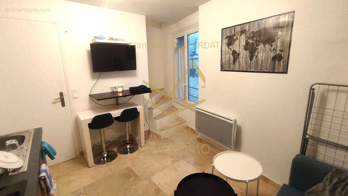 Maison de ville sur deux niveaux entièrement restaurée - pas de copropriété - entrée sécurisée - photo 3