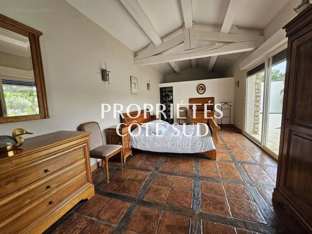 Maison à SAINT-LAURENT-DES-ARBRES