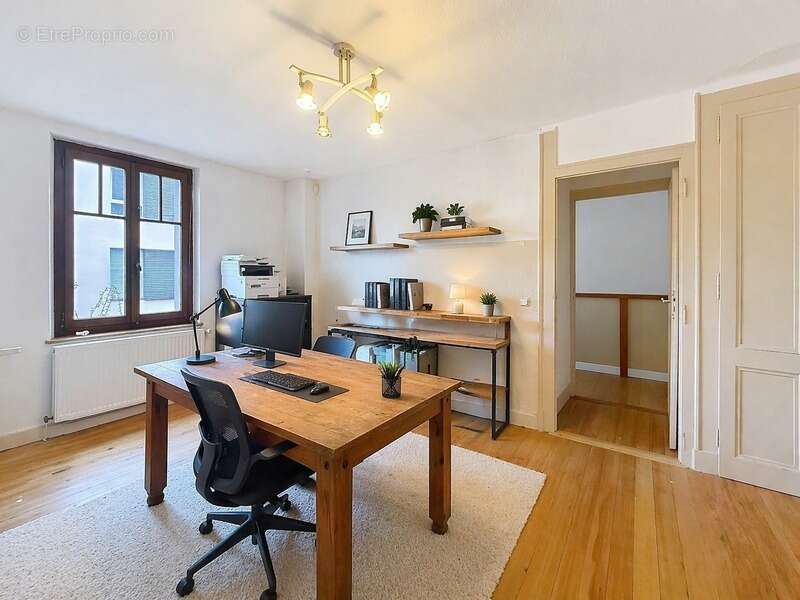 Commerce à LUCINGES