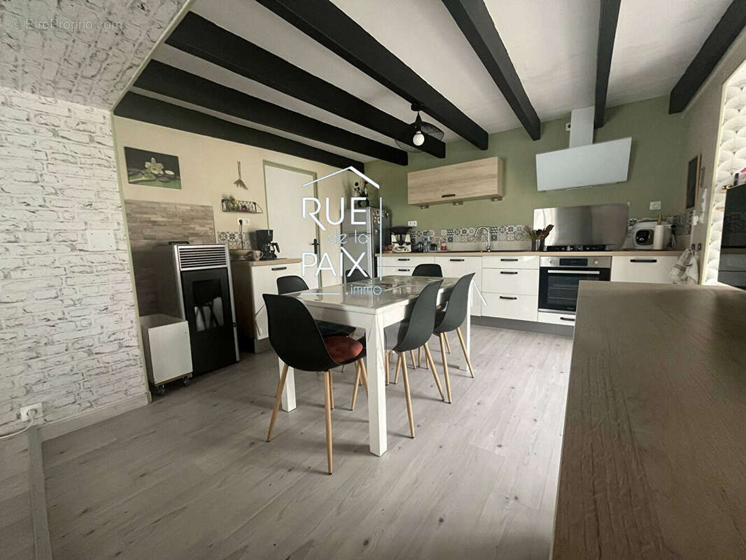 Maison à VAUX-SUR-VIENNE