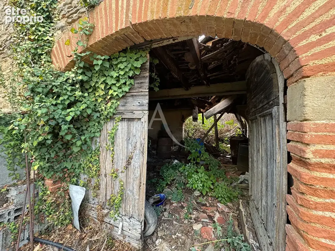 FORENTIN, Maison à rénover de 466 m² - photo 5