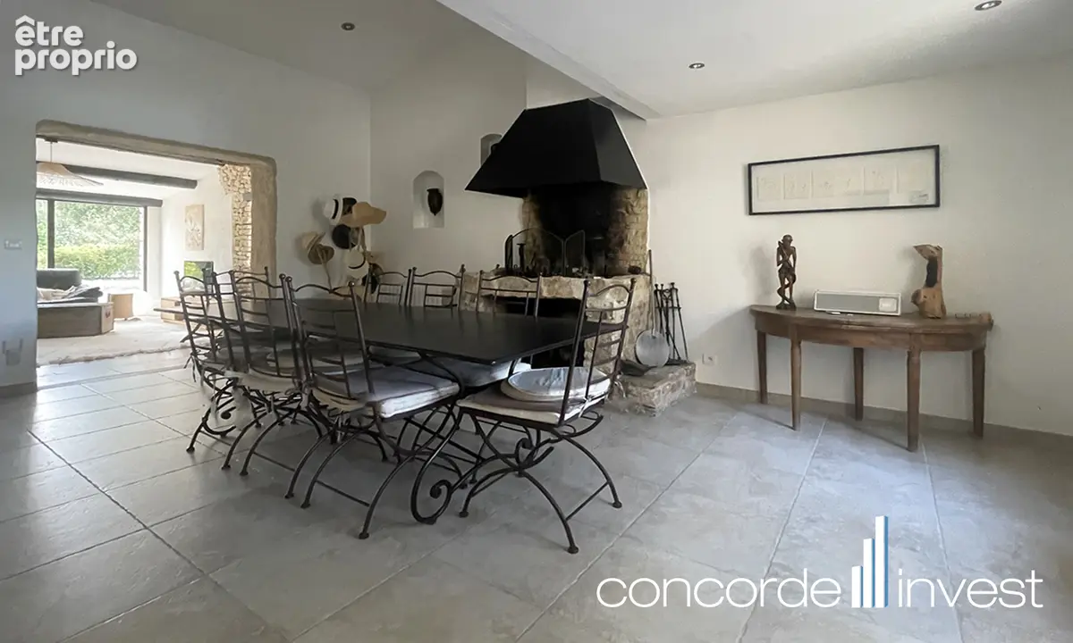 Magnifique propriété en pierre sèche, sur un terrain paysagé de 4200 m2. - photo 6