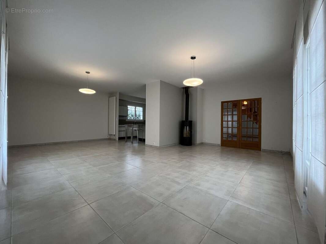 Maison à SAINT-JEAN-DE-BRAYE