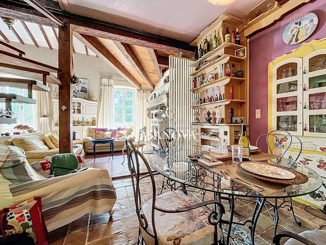 Appartement en duplex de 106 m² avec charme de l'ancien - photo 7