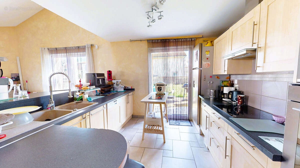 Maison à SAINT-BONNET-PRES-RIOM