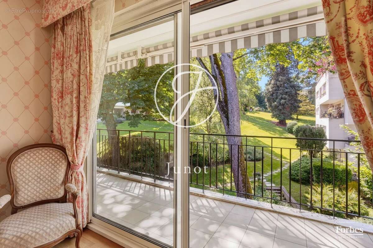 Appartement à VILLE-D'AVRAY