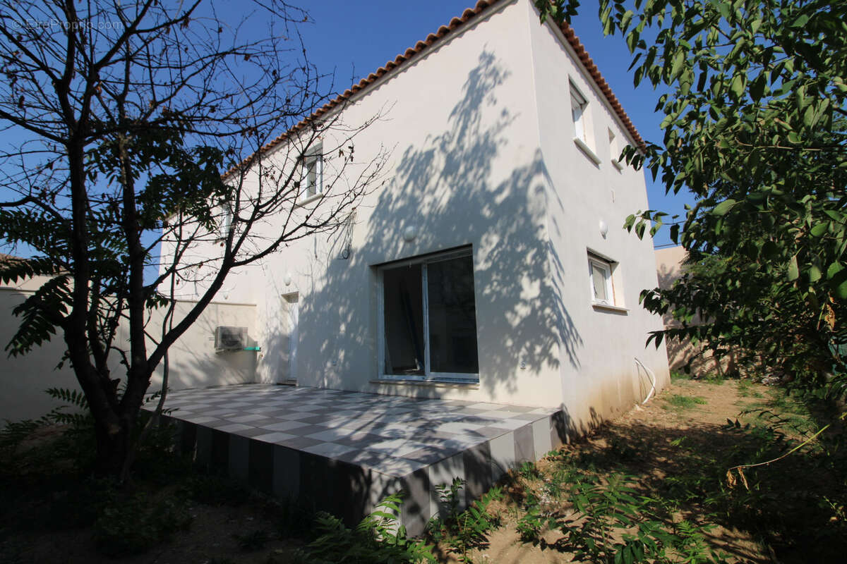 Maison à MILHAUD