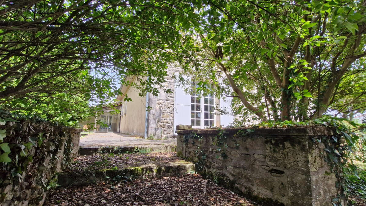 Maison à CHENAC-SAINT-SEURIN-D&#039;UZET