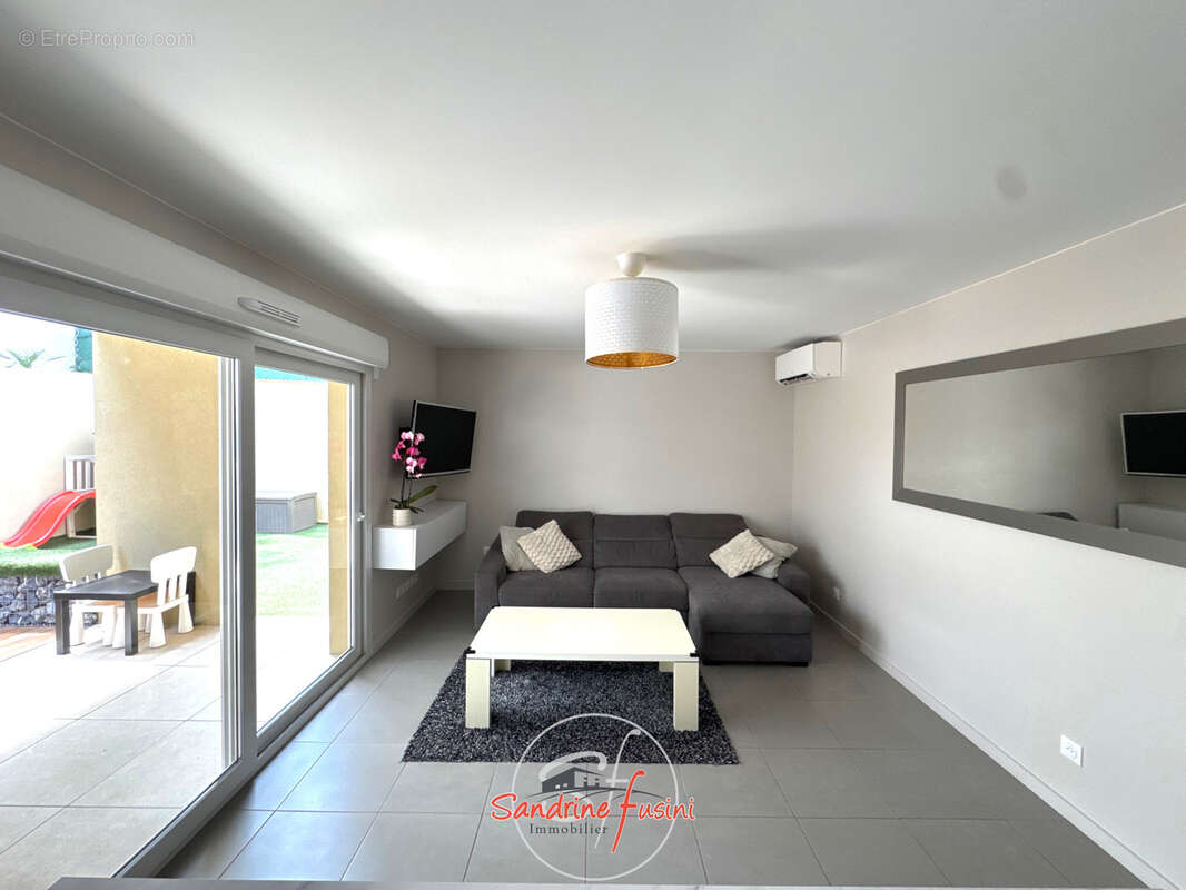 Appartement à CARROS