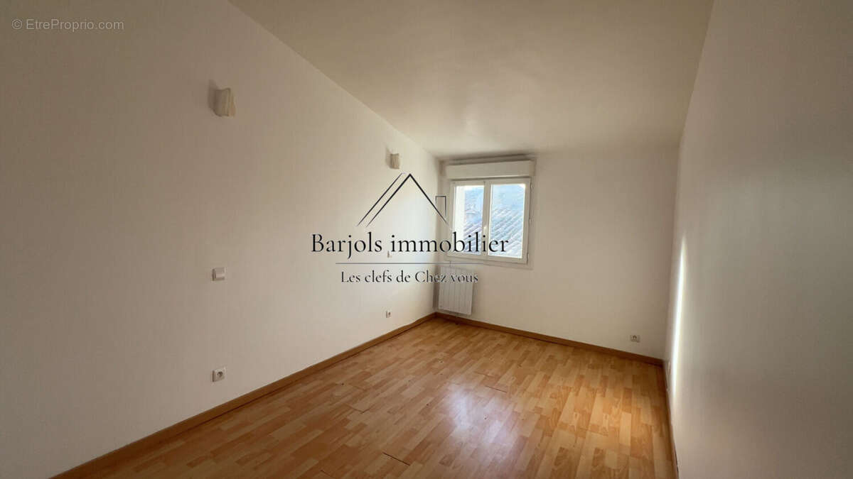 Appartement à VARAGES