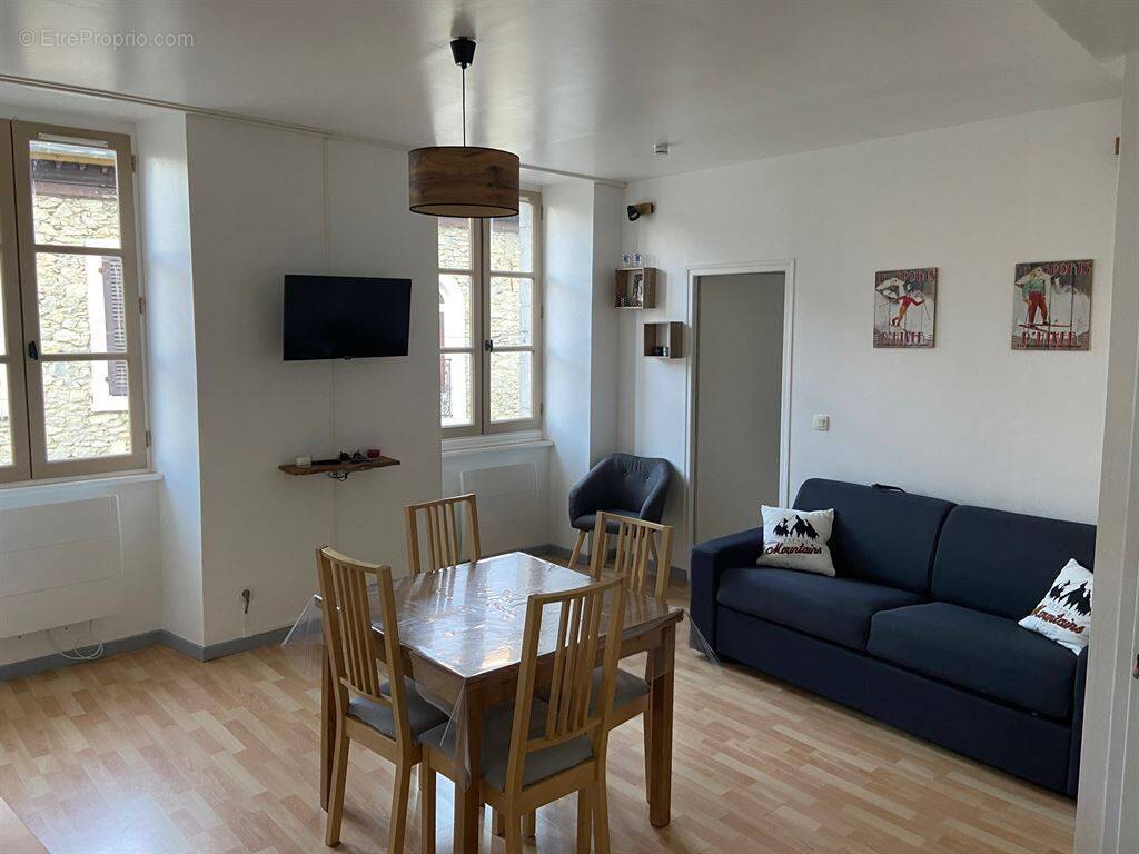 Appartement à EAUX-BONNES