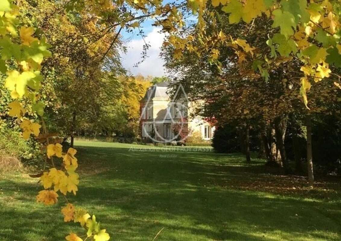 Beau château du XVIIIe siècle avec dépendances, incluant une salle de réception, situé dans l'Orne - photo 18