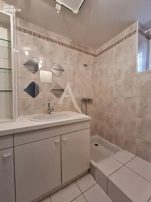 Nantes-Gréneraie Appartement 2 pièce(s) 53m² avec jardin, véranda, cellier et garage - photo 7
