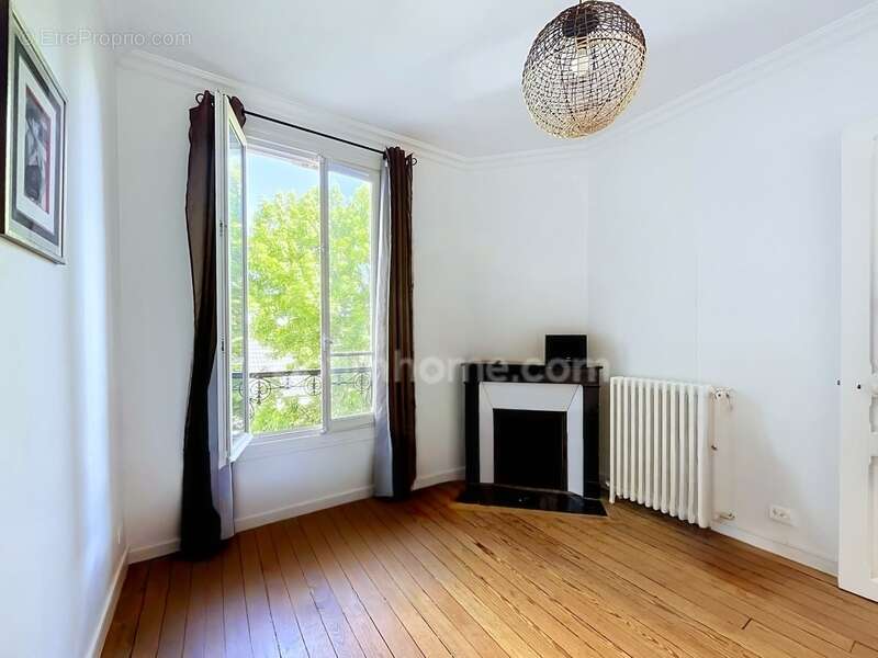 Appartement à LA GARENNE-COLOMBES