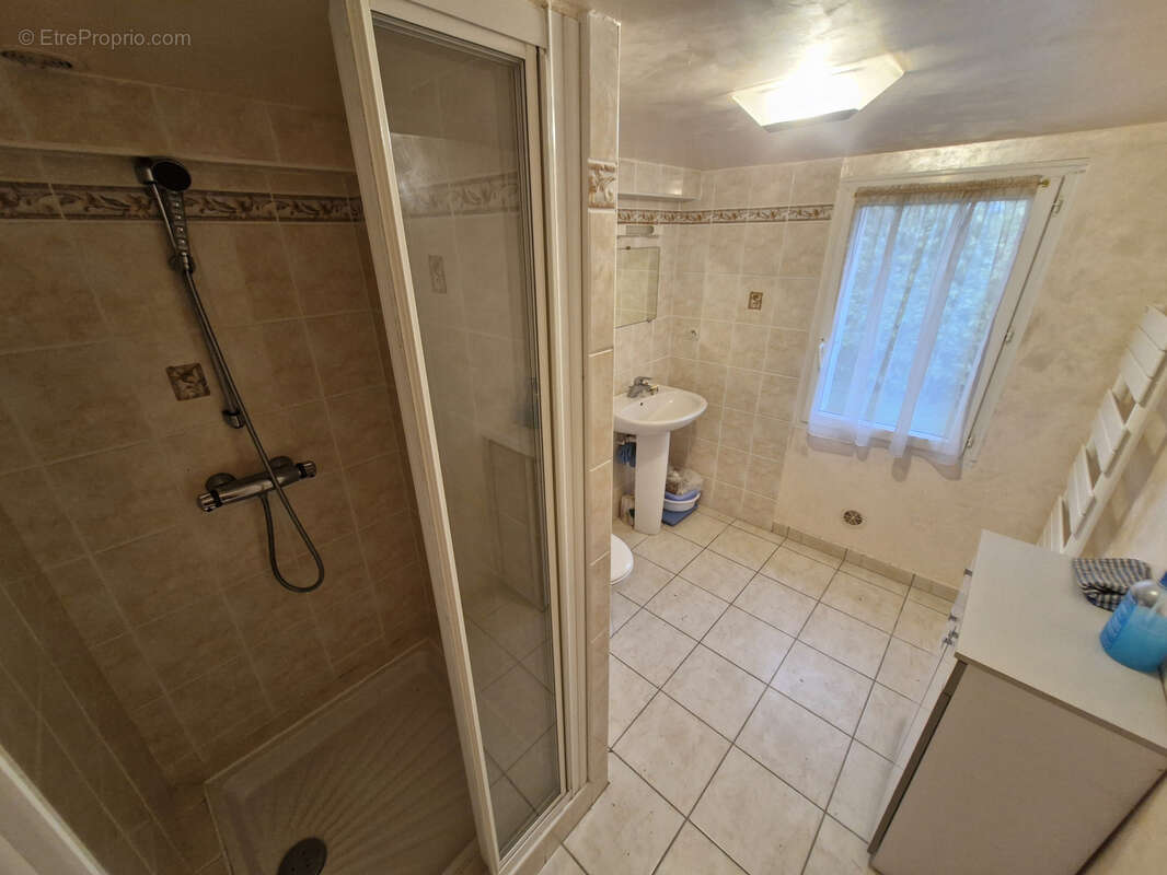 Maison familiale avec terrain constructible et divisible - photo 9