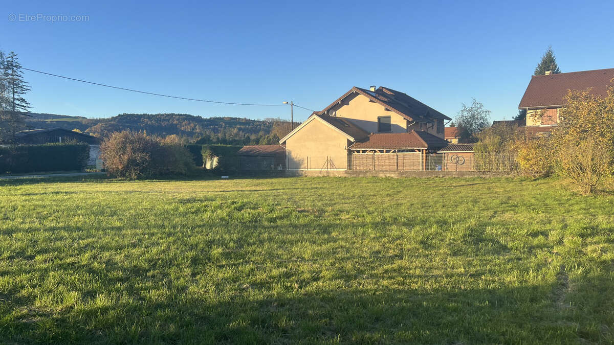 Terrain à SAINT-LAURENT-DU-PONT