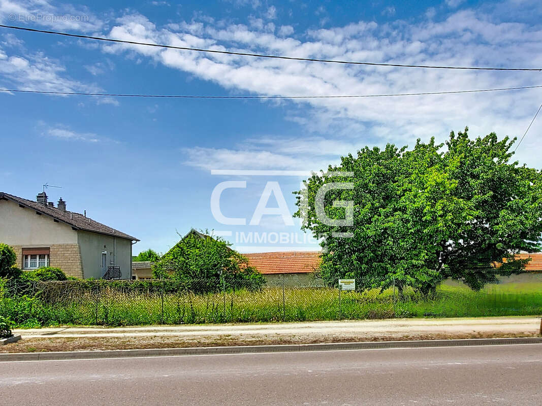 À vendre : Terrain constructible de 754 m2 à Mesgrigny - photo 2