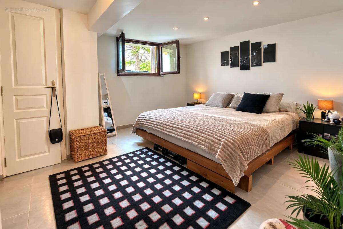 Maison à SAINT-MACAIRE-EN-MAUGES