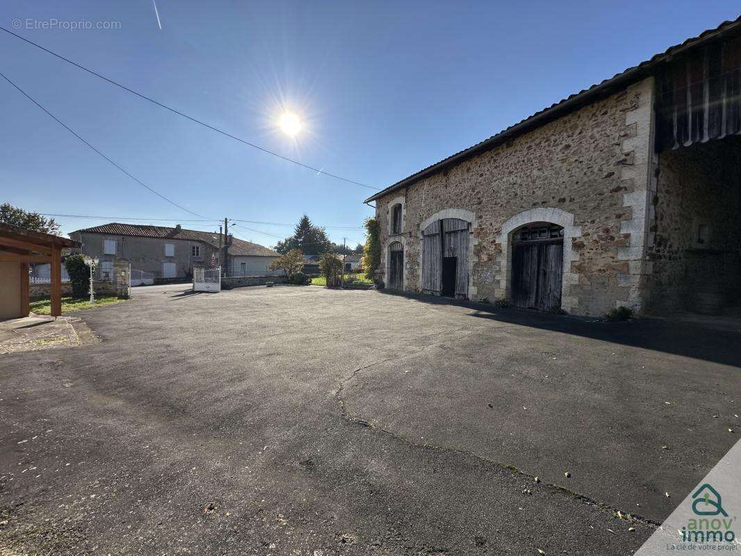 Maison à MASSIGNAC