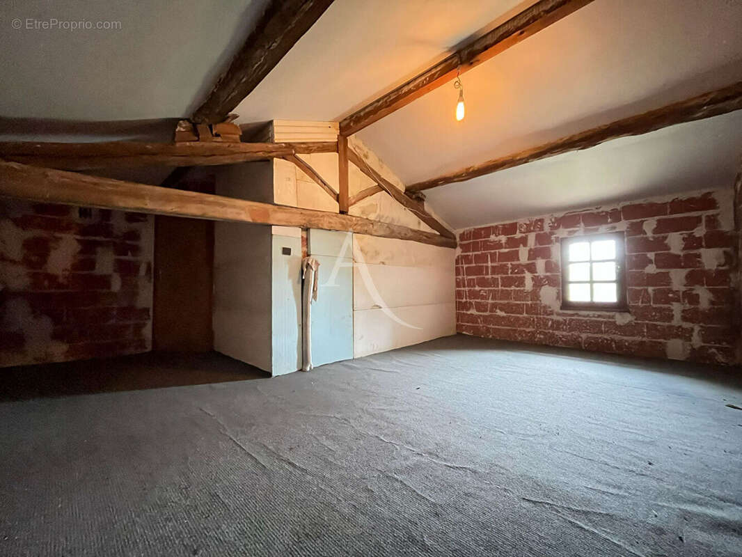 Maison familiale de 135m² avec 5 chambres sur une belle parcelle de près de 7000m² - photo 11