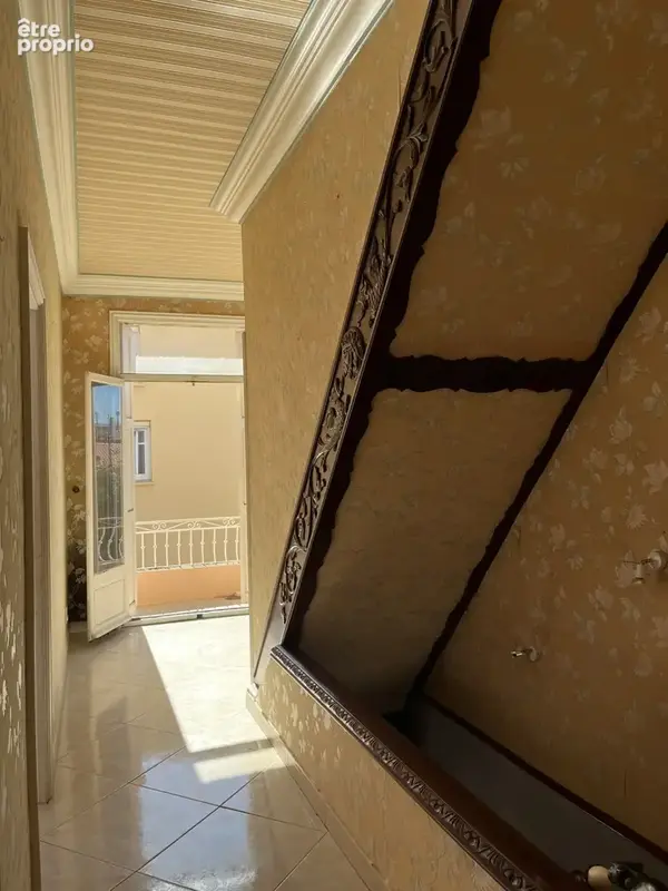 Coup de cœur : Maison de ville 3 faces avec cour et grand garage - photo 8