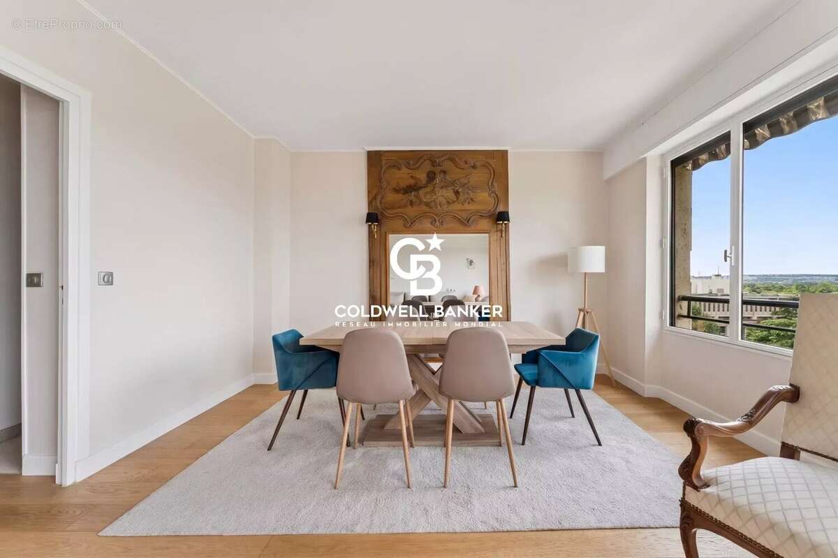Appartement à PARIS-16E